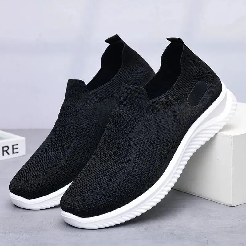 New Men's Casual Sports Shoes with Soft Sole Anti Slip and Breathable Work Cloth Surface for Men