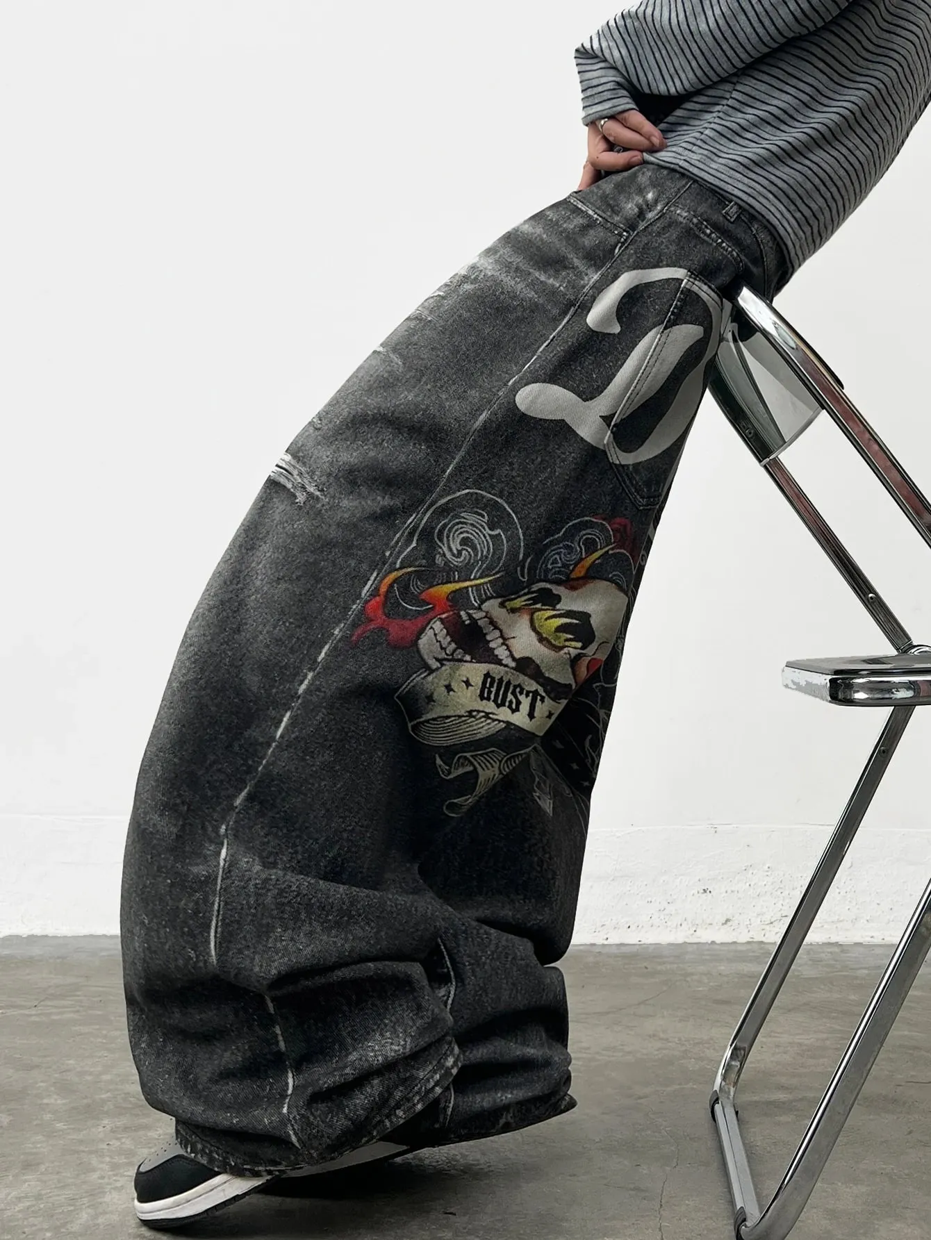 American Retro Skull Print Design Men's Loose Denim Jeans Y2K Street Hip-Hop Fashion Versatile Wide-Leg Pants Halloween Vibe