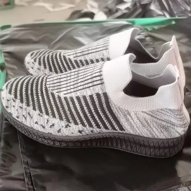 Breathable Men Casual Shoes Lightweight Outdoor Male Walking Shoes Anti-slip Men's Sneakers Slip on Flats Vulcanized Shoes