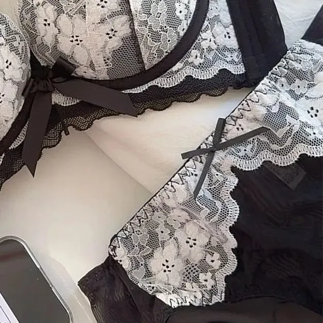 Sexy Lace Lingerie Set Manga-Style Bra Small-Bust Gathering Side-Boob Control Uplifting Comfortable Wireless Bra Set.