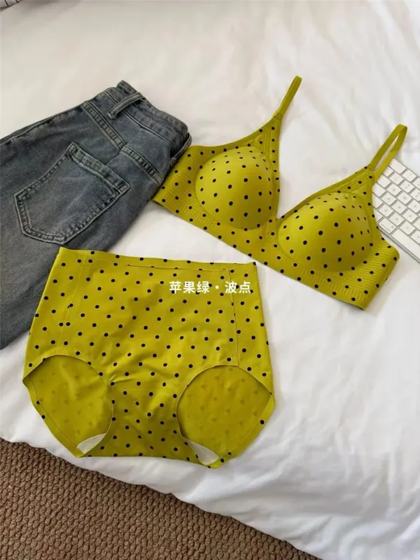 American Retro Polka Dot Bra Seamless Deep V Wireless Jelly Support Anti Sagging Lingerie Set Sexy Comfort MOYISU Sexy Bra Set