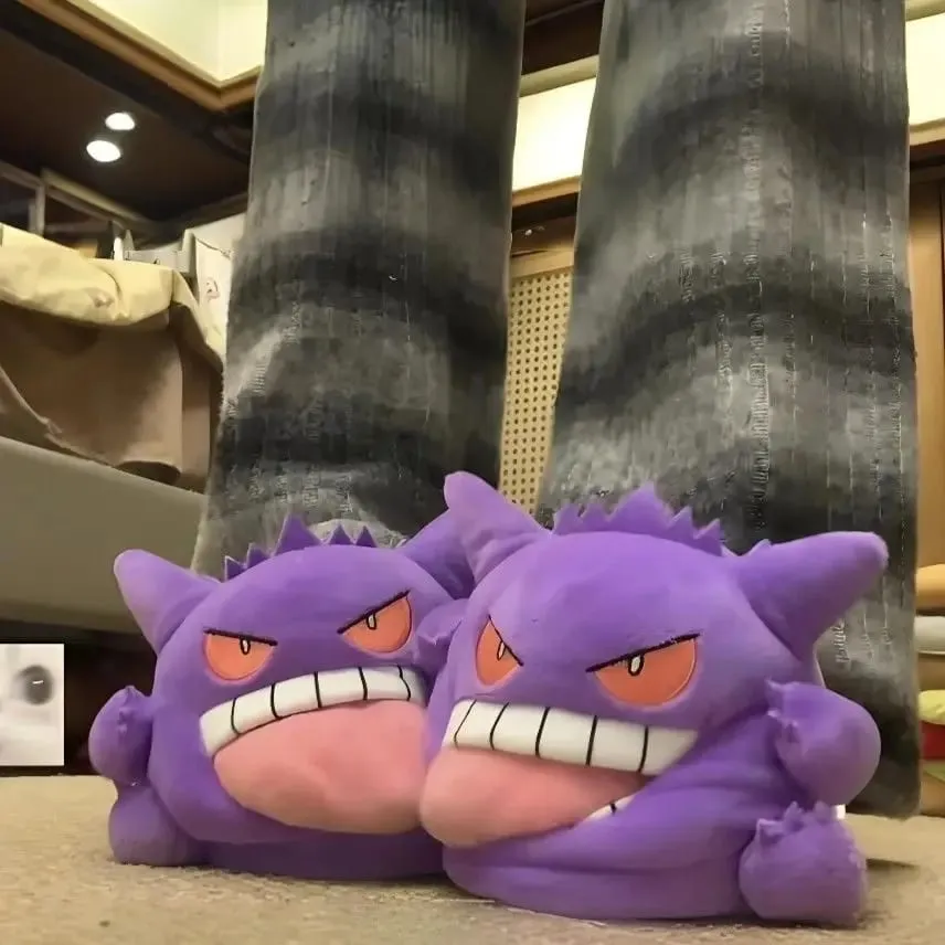 Novo gengar anime figura chinelos de pelúcia engraçado língua para fora design sola macia bonito aconchegante inverno quente interior casal casa chinelos brinquedo