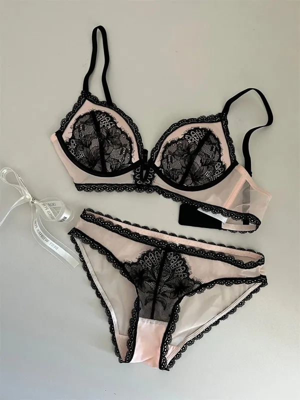 Niche sexy deep v bra gathering anti-sagging cover vice breast corner underwear sets sexy embroidery lace underwire lingerie
