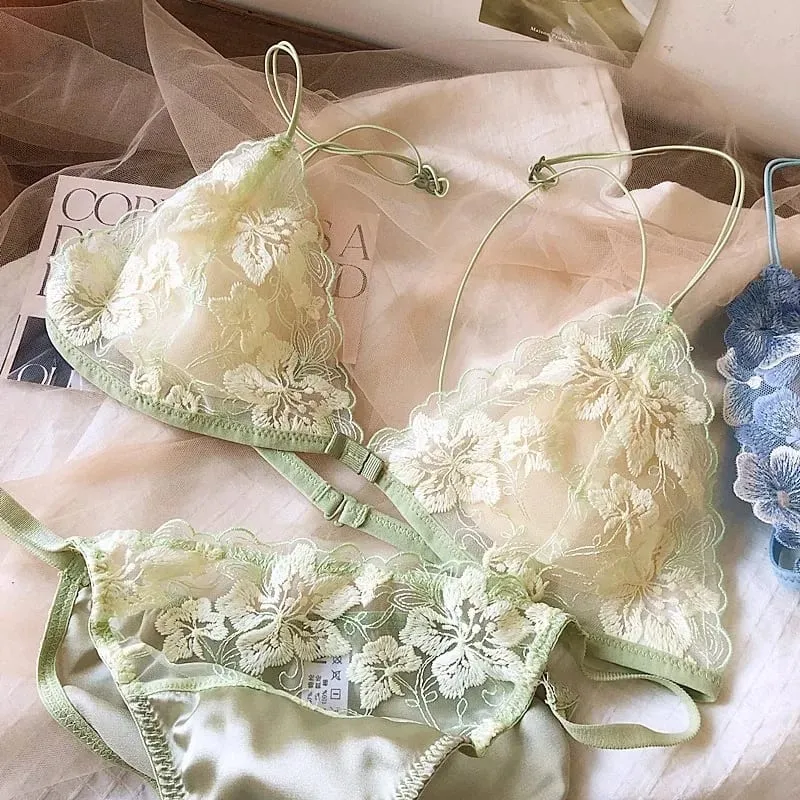 French Niche Design Lingerie Embroidered Mesh Non Wired Triangle Cup Retro Lace Bralette Thin Comfortable Bra UK Tushy MOYISU
