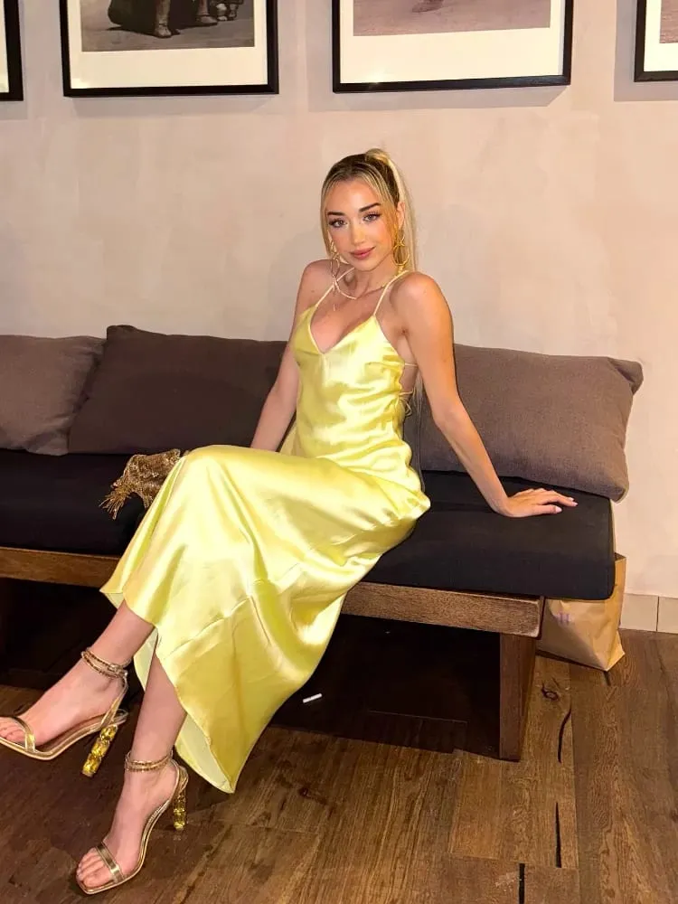 Trễ Vai Hồng Satin Đầm Maxi Thời Trang Không Tay Hở Lưng Ôm Body Khoét Hở Đồ Bầu Nữ Dạ Hội Áo Choàng 2025