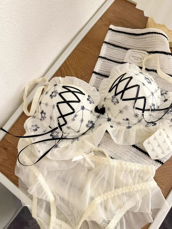 Underwear Sweet and Cute Lace Lingerie with Briefs Set Girl Heart Fresh Steel Ring Gathered Thin Bra Set Push Up Bralette