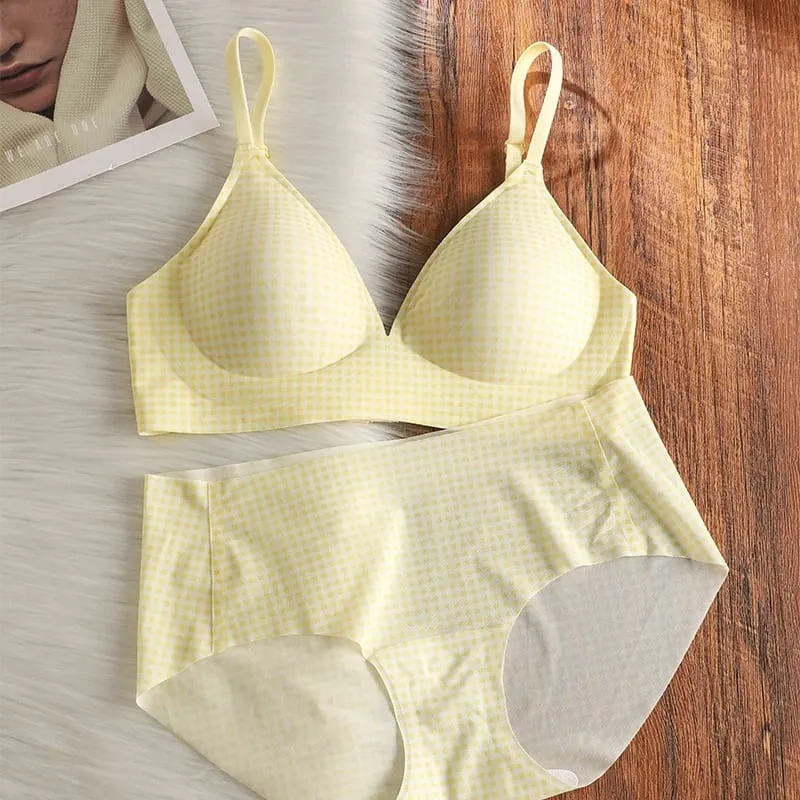 Elegant Seamless Bralette Small Bust Gathering Anti-Sagging Thin Adjustable Straps Wirefree Comfort Fit UK Light Support Bra Set