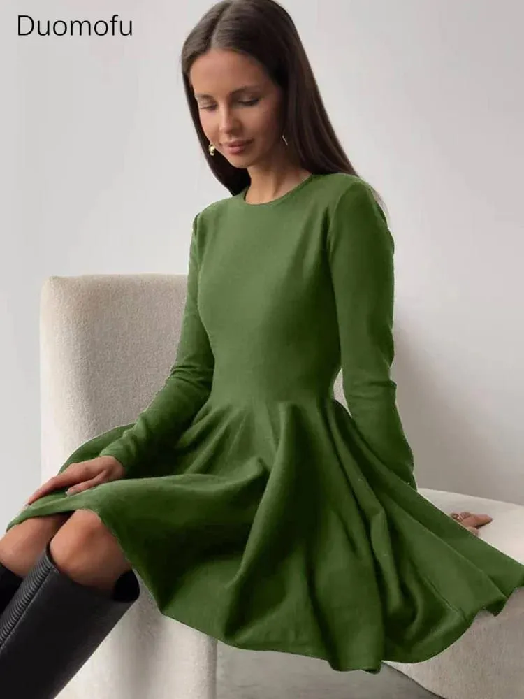 Duomofu Mini vestidos de punto para mujer Otoño Invierno Vestido suéter de manga larga Mujer elegante moda Slim una línea Vestido plisado Vestido