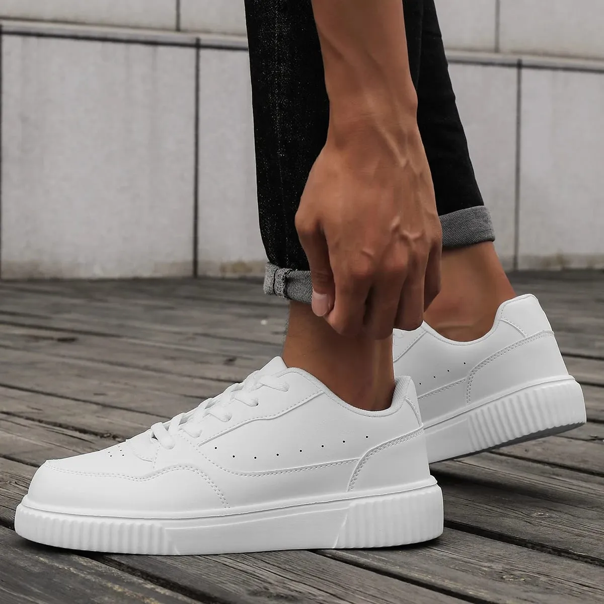 Unisex Black Skateboard Shoes Platform Lightweight Minimalist Sneakers Men Women Sports Shoes Non-slip Casual Men's Skate Shoes