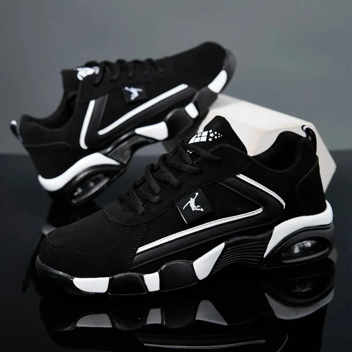 Men's Air Cushion Casual Sports Shoes Breathable mesh & PU upper geometric pattern design lace-up closure black and wh