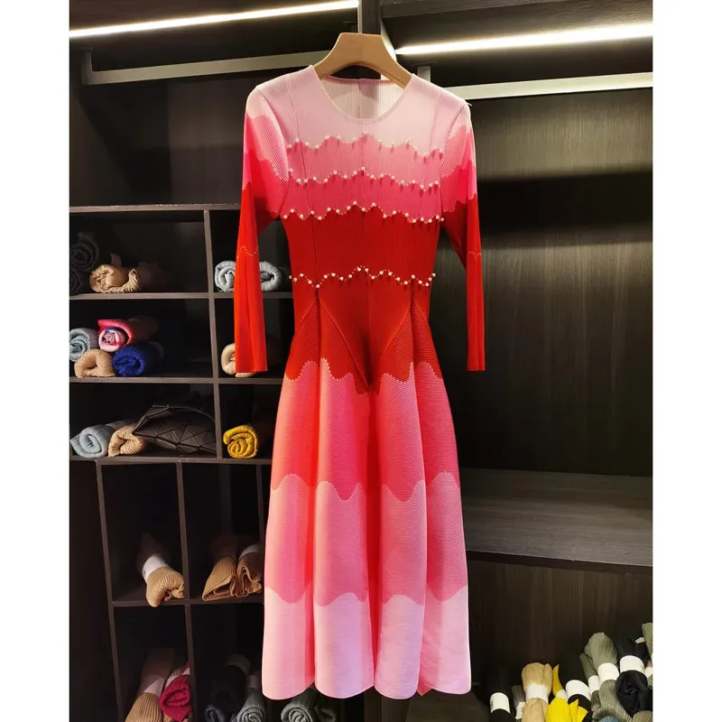 Designed Women's Pleated Dress O-neck Loose Fit High-end Fashion Color Block Beaded Long Sleeve Famale Clothing 2DB6598