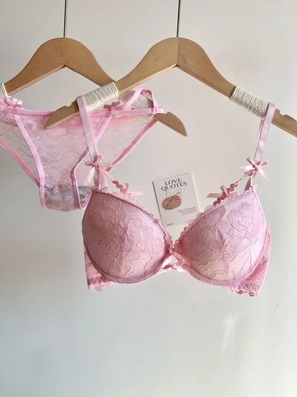 セクシーなWedding Bridal Red Lace Underwear Set Bowknot Push Up Bra For Small Bust Women Party Pure Look Intimate Lingerie