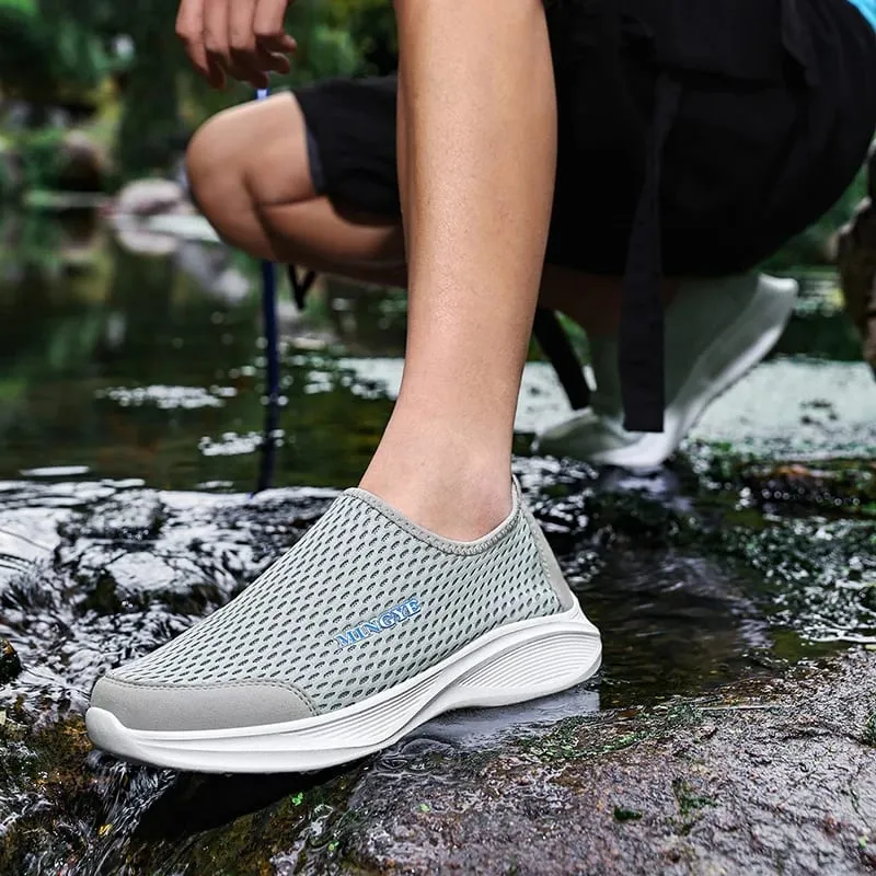 Comfortable and stylish running shoes outdoor sports shoes couple shoes running fitness leisure and casual walking shoes.