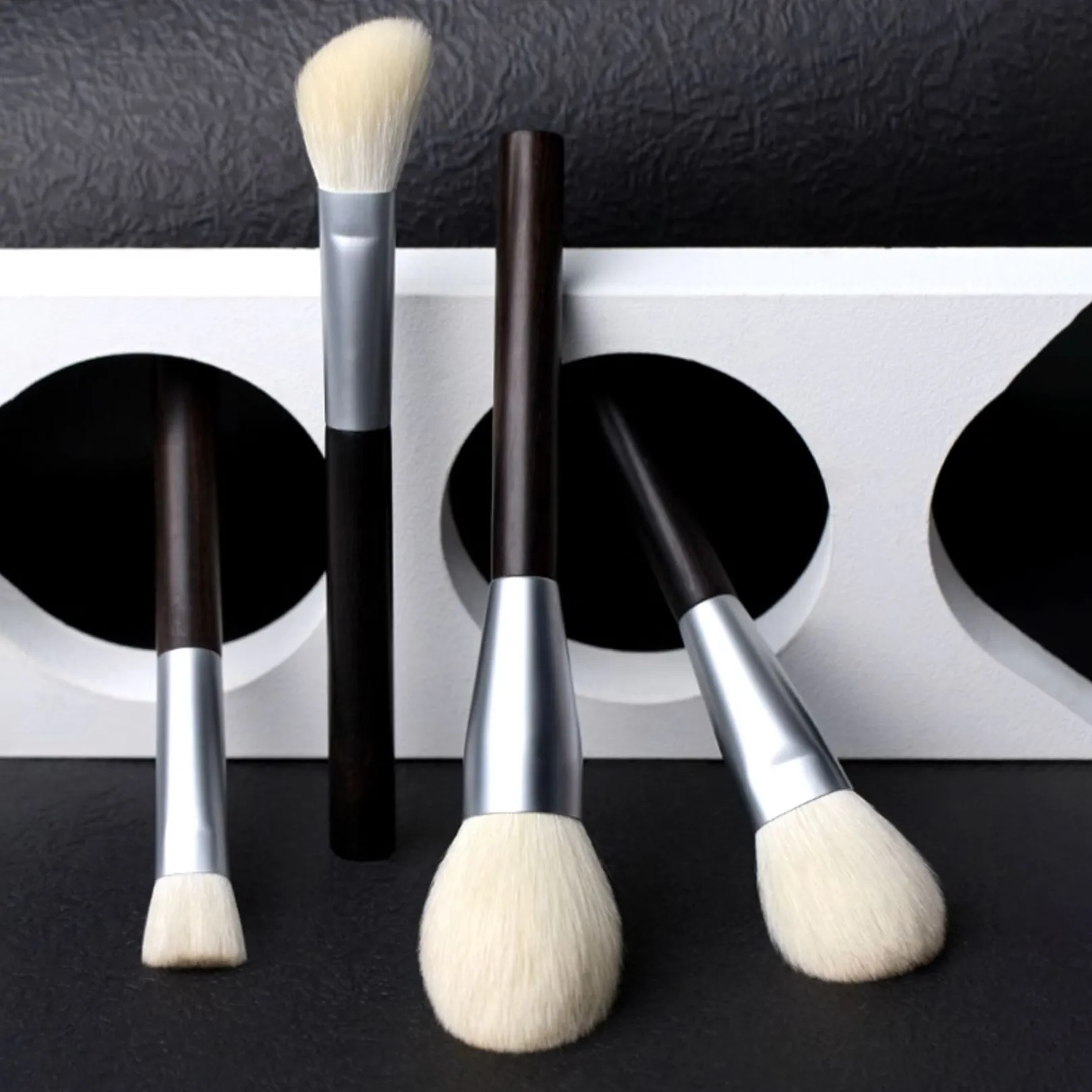 Ebony Handle Handmade Makeup Brushes 1pc Soft Saibikoho Goat Hair Face Powder Blush Eye Shadow Brush Professional Make Up Brush