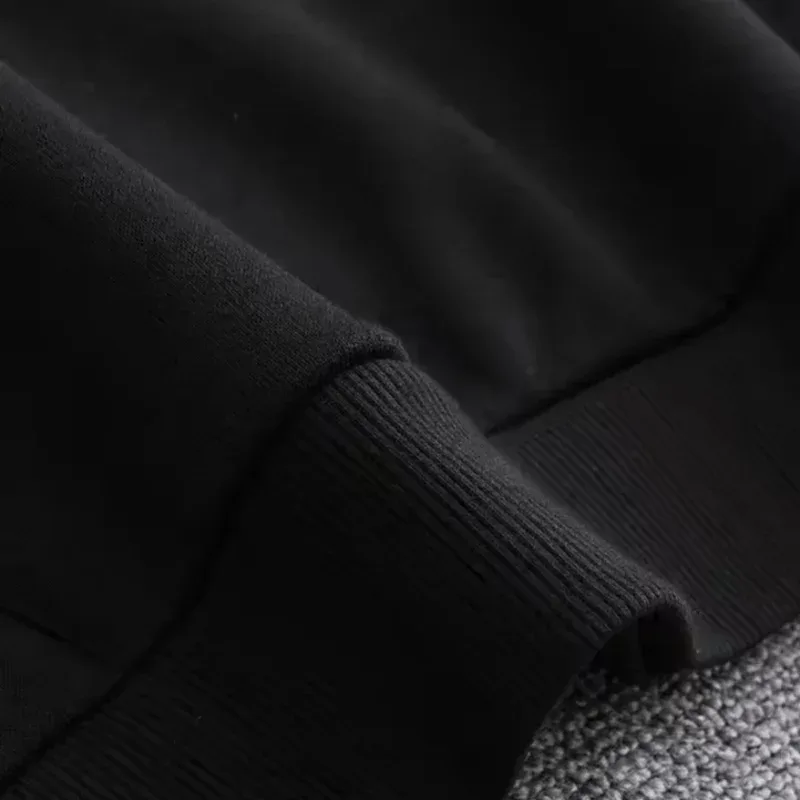 The new men's round-neck sweatshirt for Spring and Autumn 2026 is casual and comfortable with 3D letter pattern printing