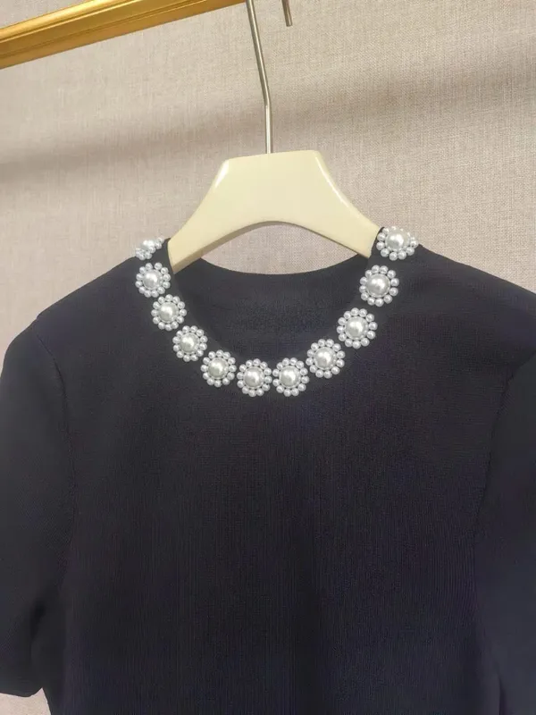 26 Autumn New Flower Nail Bead Waist Slimming Black Round Neck Short Sleeved Knitted Dress