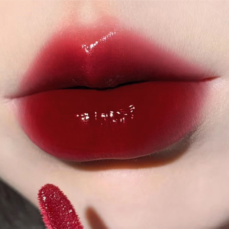 Light Lacquer Lip Glass-Like - Mirror Shine Hydrating Formula; Προστατεύει από μουντζούρες και χαρίζει λάμψη στο δέρμα