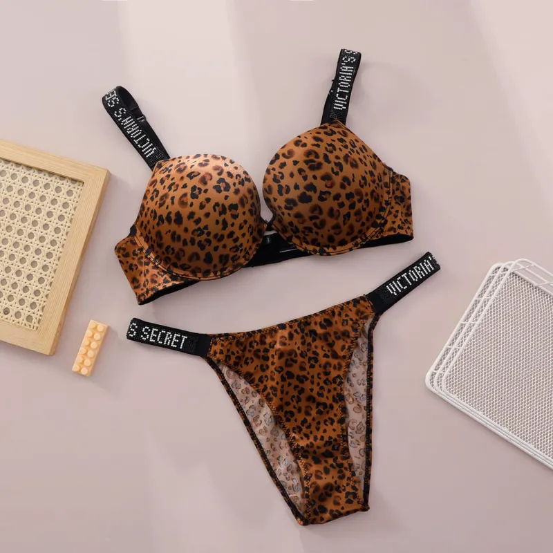 V النساء الدانتيل رفع Bralette سلس مريحة للتنفس الملابس الداخلية المنزل ارتداء مجموعة الملابس الداخلية مجموعة الملابس الداخلية مجموعة حمالة الصدر اللباس الداخلي مجموعة