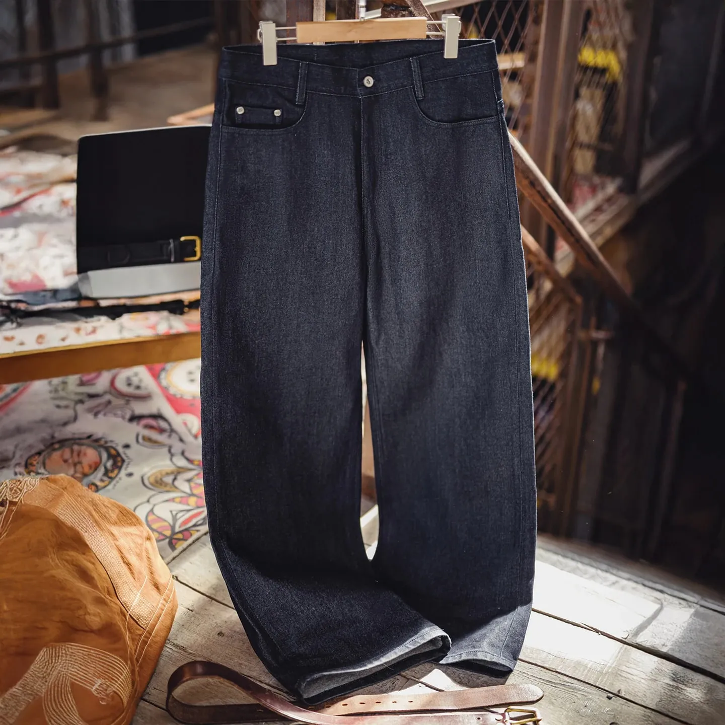 Calça jeans masculina vintage Maden de 15,6 onças ourela crua com perna larga com zíper YKK e ajuste reto para outono e inverno