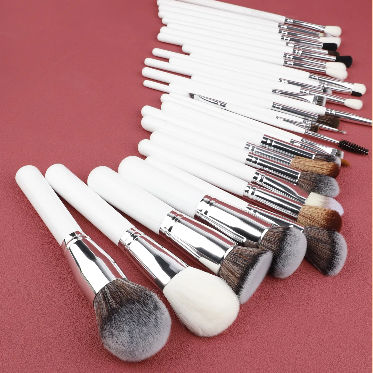 30Pcs Makeup Brush Sets Professional Artists Using Angled Eye Contour Blending Brushes High Quality White Brush Custom — image 4