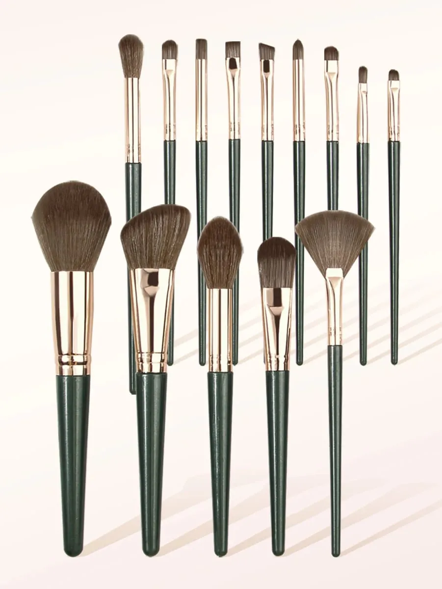 18 Piece Makeup Brush Set. Face Makeup Brushes & Eye Detail Brushes & Makeup Sponges & Triangular Powder Puffs Beauty Kit