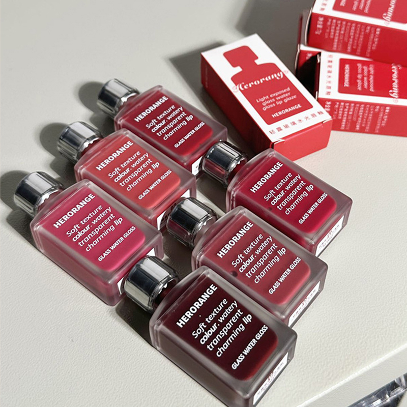 Light Lacquer Lip Glass-Like - Mirror Shine Hydrating Formula; Προστατεύει από μουντζούρες και χαρίζει λάμψη στο δέρμα