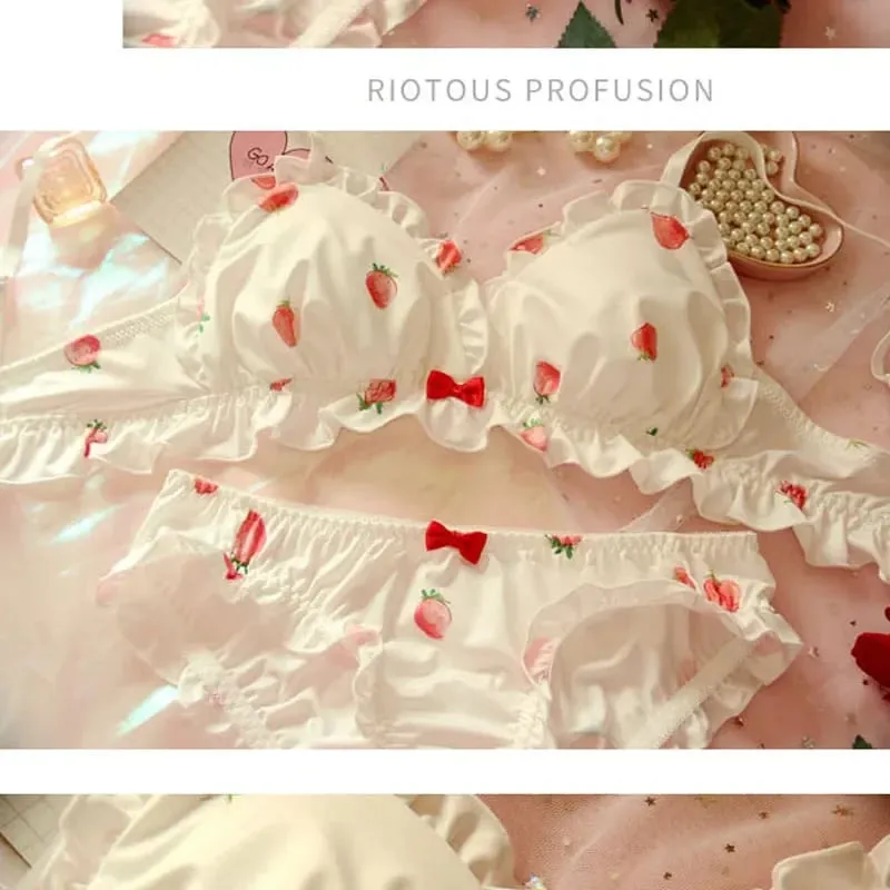 Set reggiseno e mutandine in seta di latte alla fragola Set intimo morbido senza fili Reggiseno Lolita Kawaii e slip rosa