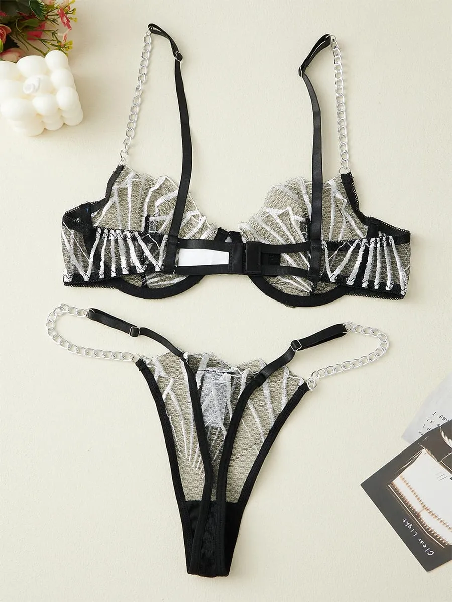 Nuovo seducente set di reggiseno e slip in pizzo con dettaglio di catena in metallo e set perizoma abbinato per la collezione di lingerie intima da donna — image 3