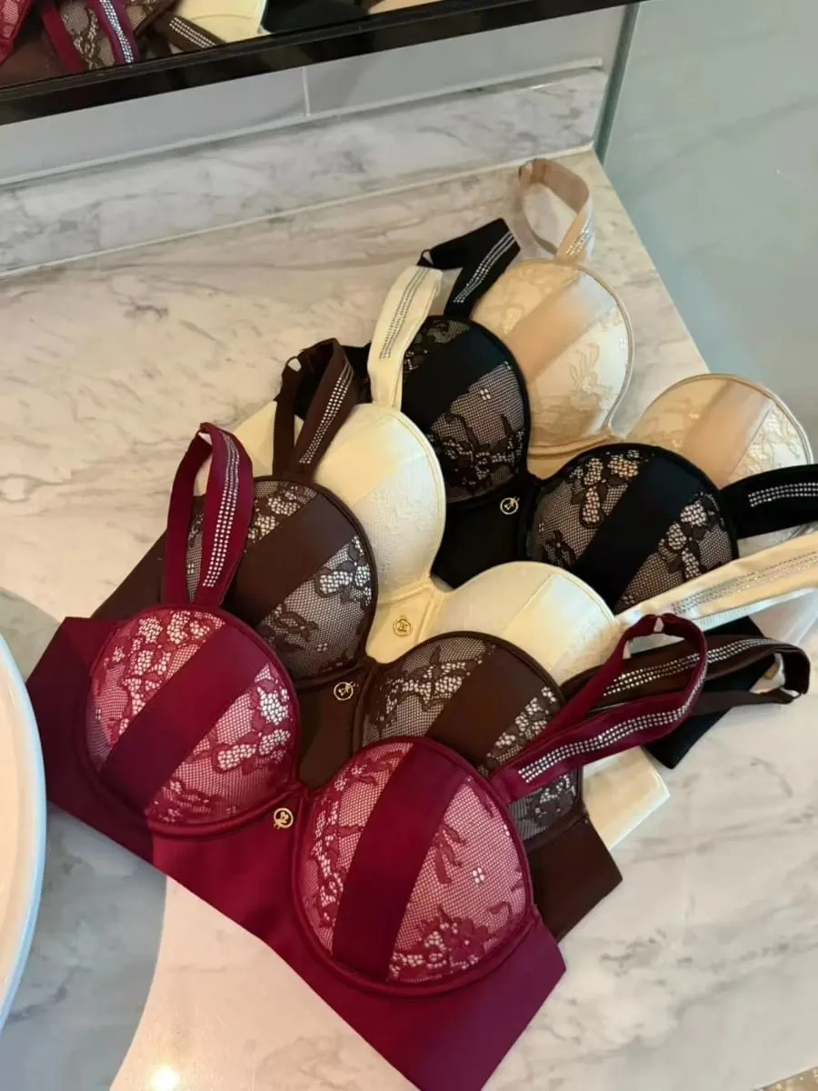 Women's Sexy Lace Strapless Push-Up Bra Non-Slip Anti-Sagging Wire-Free Small Breast Gathering Lingerie for Enhanced Curves