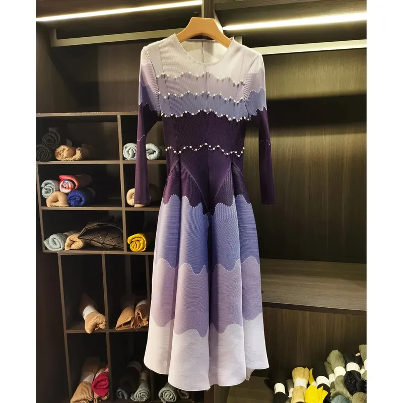 Designed Women's Pleated Dress O-neck Loose Fit High-end Fashion Color Block Beaded Long Sleeve Famale Clothing 2DB6598