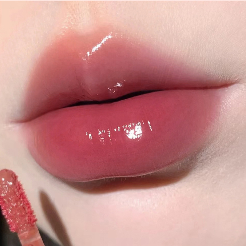 Light Lacquer Lip Glass-Like - Mirror Shine Hydrating Formula; Προστατεύει από μουντζούρες και χαρίζει λάμψη στο δέρμα