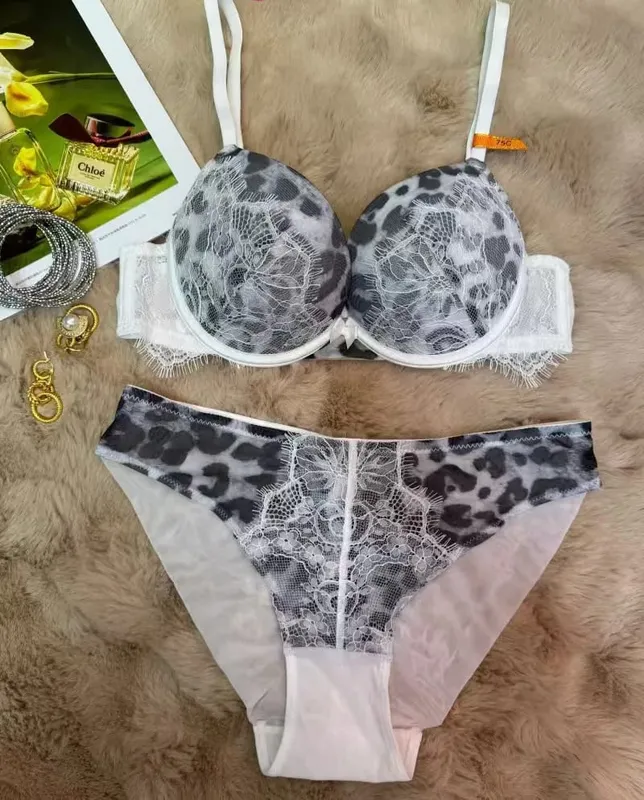 Women's Sexy Lace Push-Up Bra Set with Steel Ring Gathered Comfortable Close-Fitting Daily Lingerie