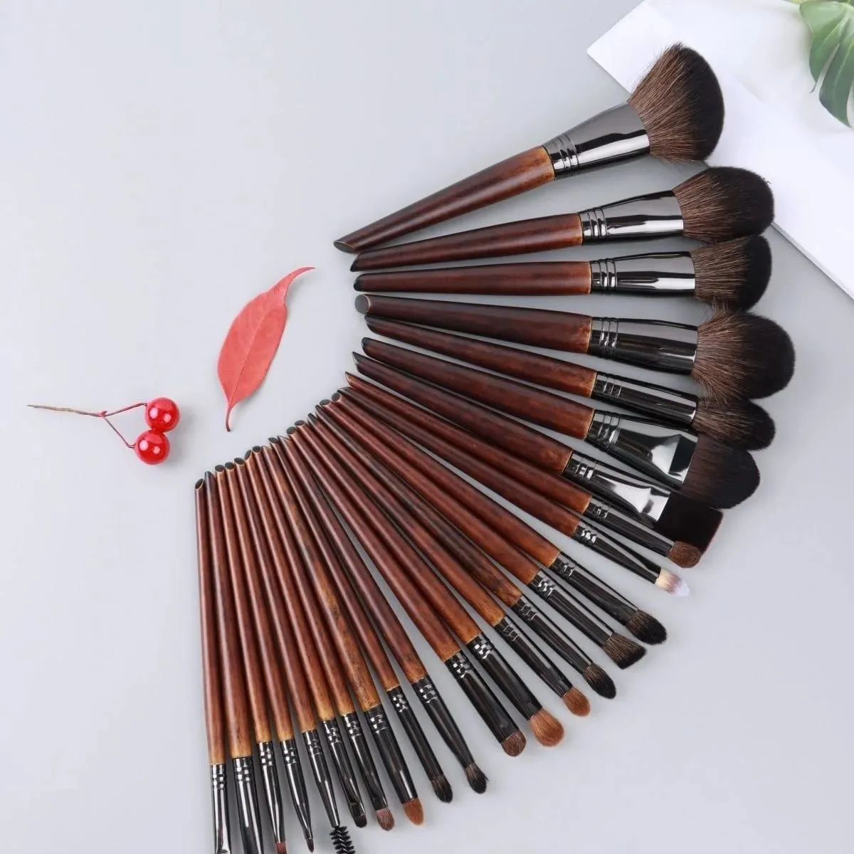 26Pcs Professional Makeup Brushes Set Animal Hair Foundation Eyeshadow Blending Blush Powder Brushes Cosmetic Tools Kit
