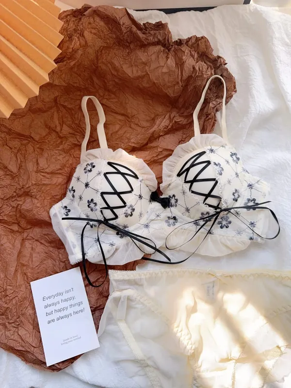 Strapless Lace Lingerie Set for Small Breasts Sweet & Sexy Bralette and Panty Set