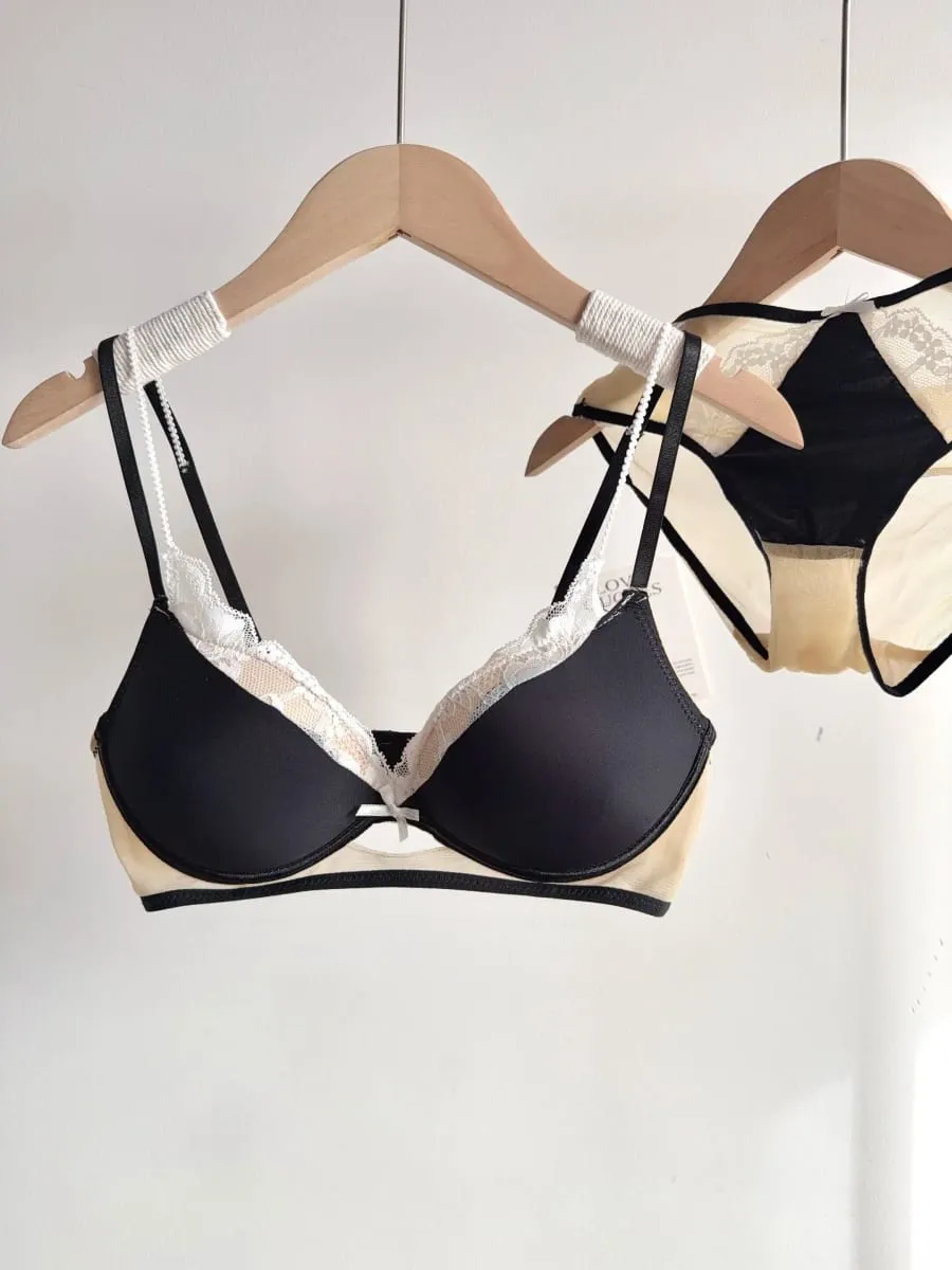 French Lace Sexy Pure Desire Lingerie Set for Women Push-Up & Bust Enhancing for Small Chest 2026 New Arrival Bestseller Side