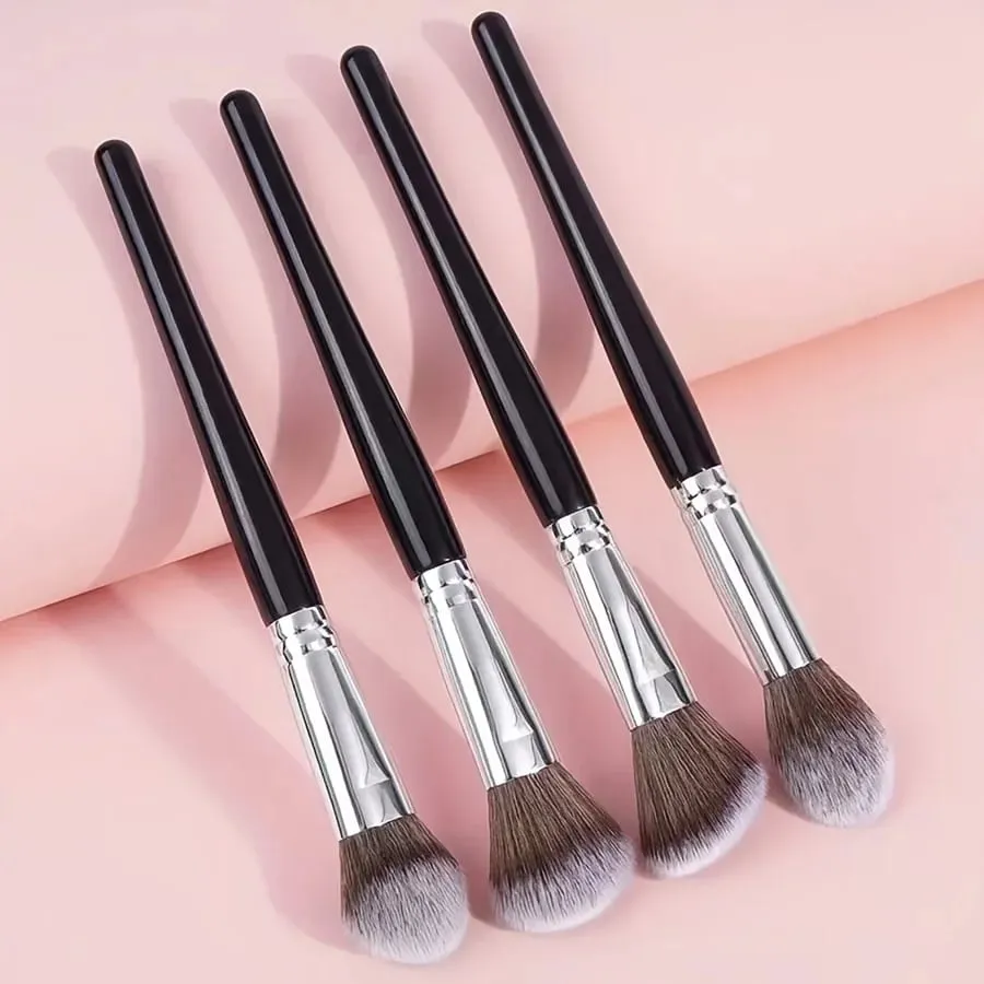 メイクブラシ 4 本セット ロングハンドルメイクブラシ ソフトファイバー付き ポータブル化粧ツール チークブラシファンデーション Bru が付属