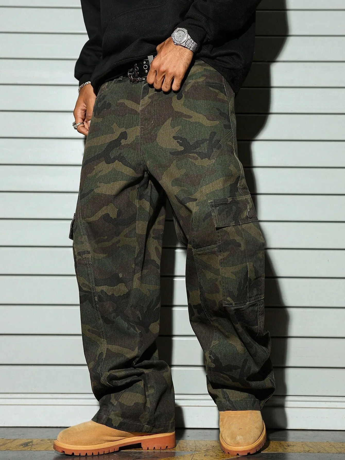Men's Retro Camouflage Loose Straight-Leg Jeans with Multi-Pocket Design Ideal for Daily Streetwear Outfits