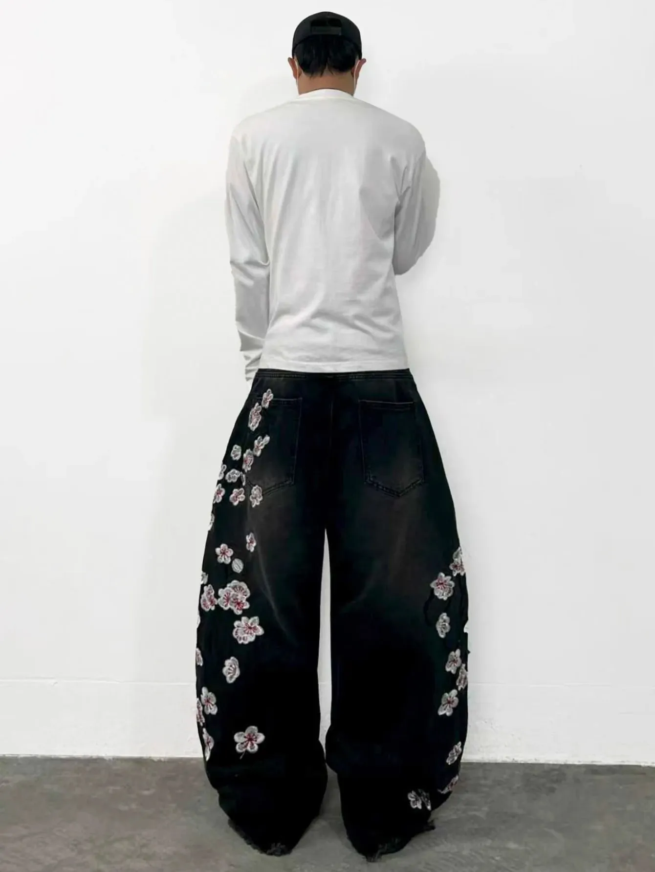 American Retro Floral Embroidery Ripped Design Black Men's Loose Jeans Washed Y2K Street Style Versatile Pants