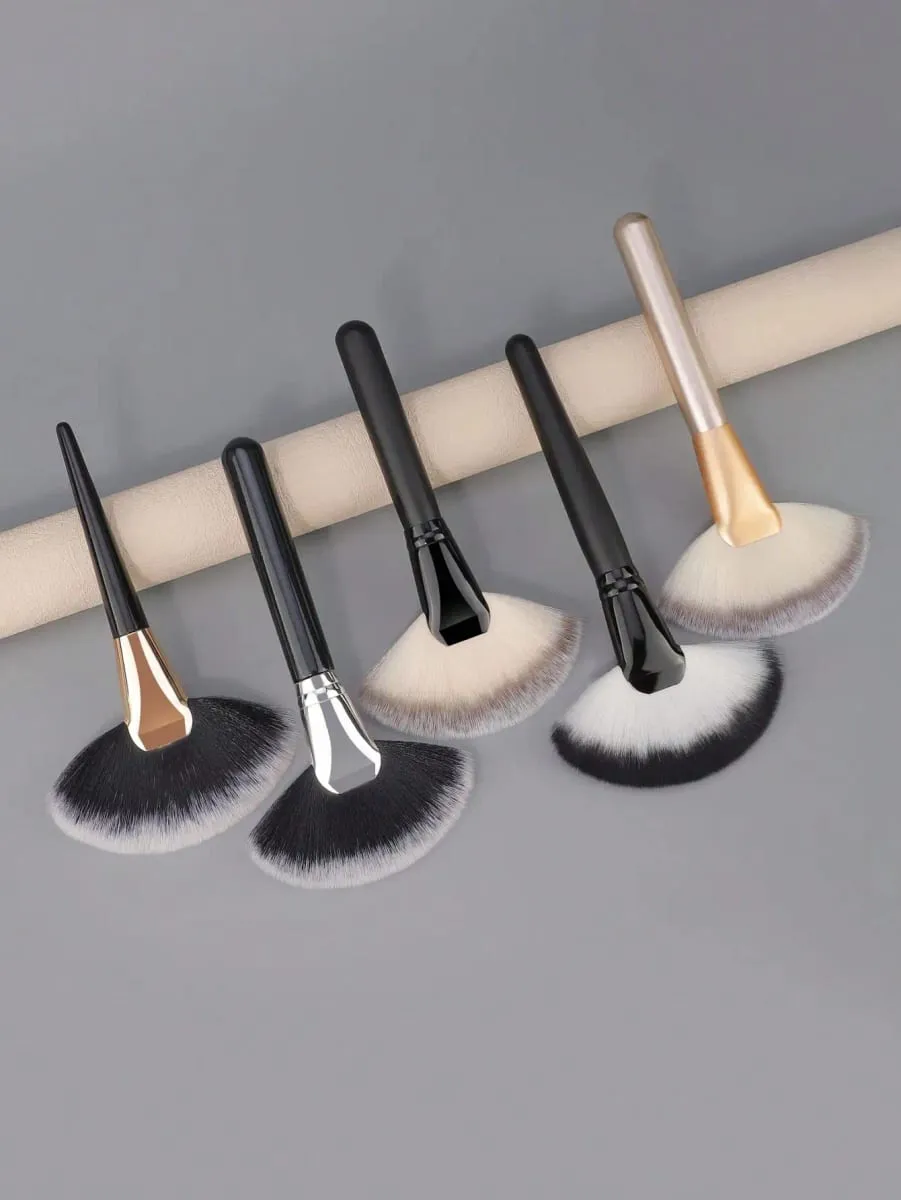 1/2pcs Large Fan Makeup Brushes Facial Foundation Blusher Concealer Brush Cosmetic Tools Pincel Soft-Bristled Makeup Brush — image 2