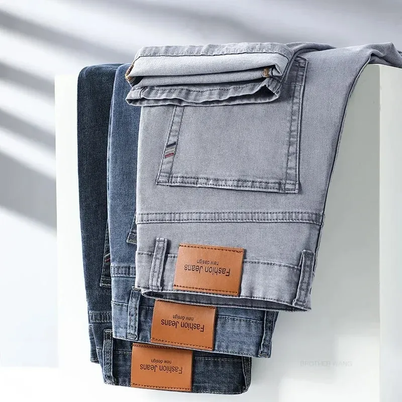 Sommarmärke Herr passform Rak lättvikts stretchjeans i bomull Business Casual Hög midja Tunna ljusgrå jeans herrbyxor