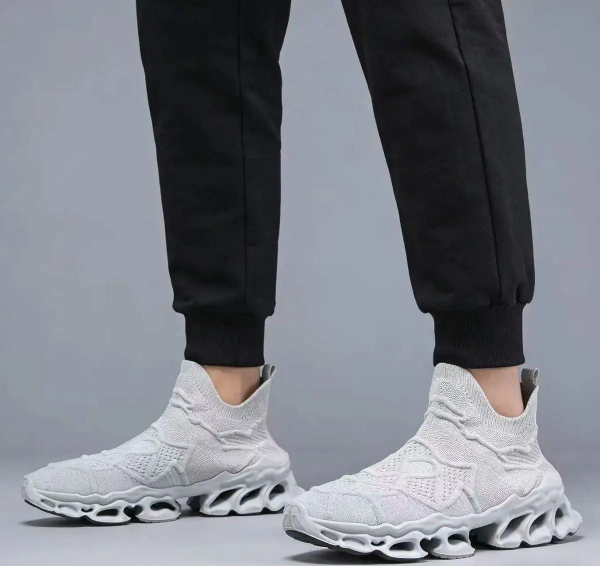 Men's Stylish Lightweight Casual Sneakers New Style Mesh Breathable Blade Sole Comfortable Fashionable Men's Footwear