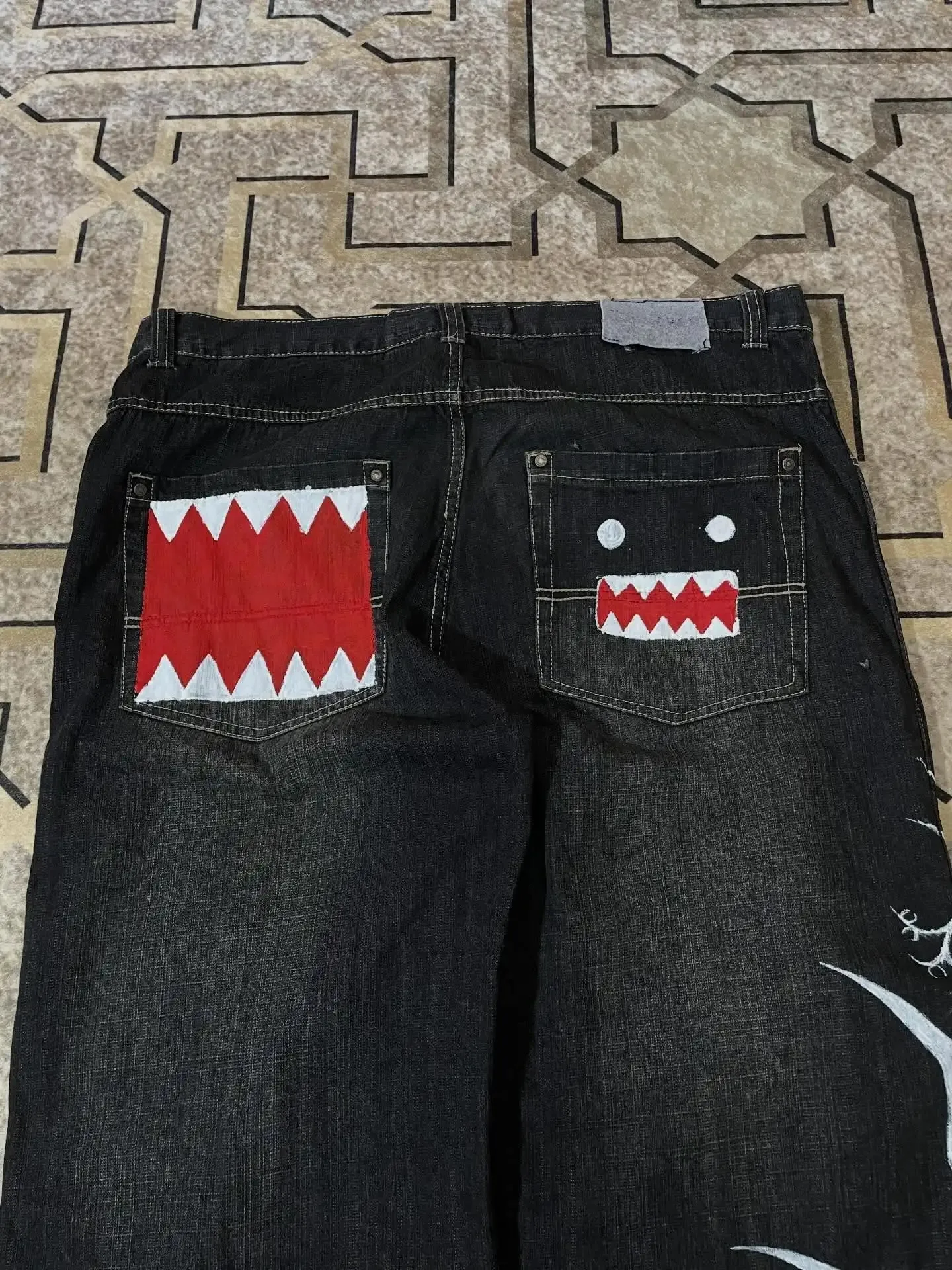 Y2k Dark Wash Baggy Jeans Men Shark Mouth Pocket Print White Tribal Flame Side Graphic Harajuku Wide Leg Hip Hop Denim Trousers