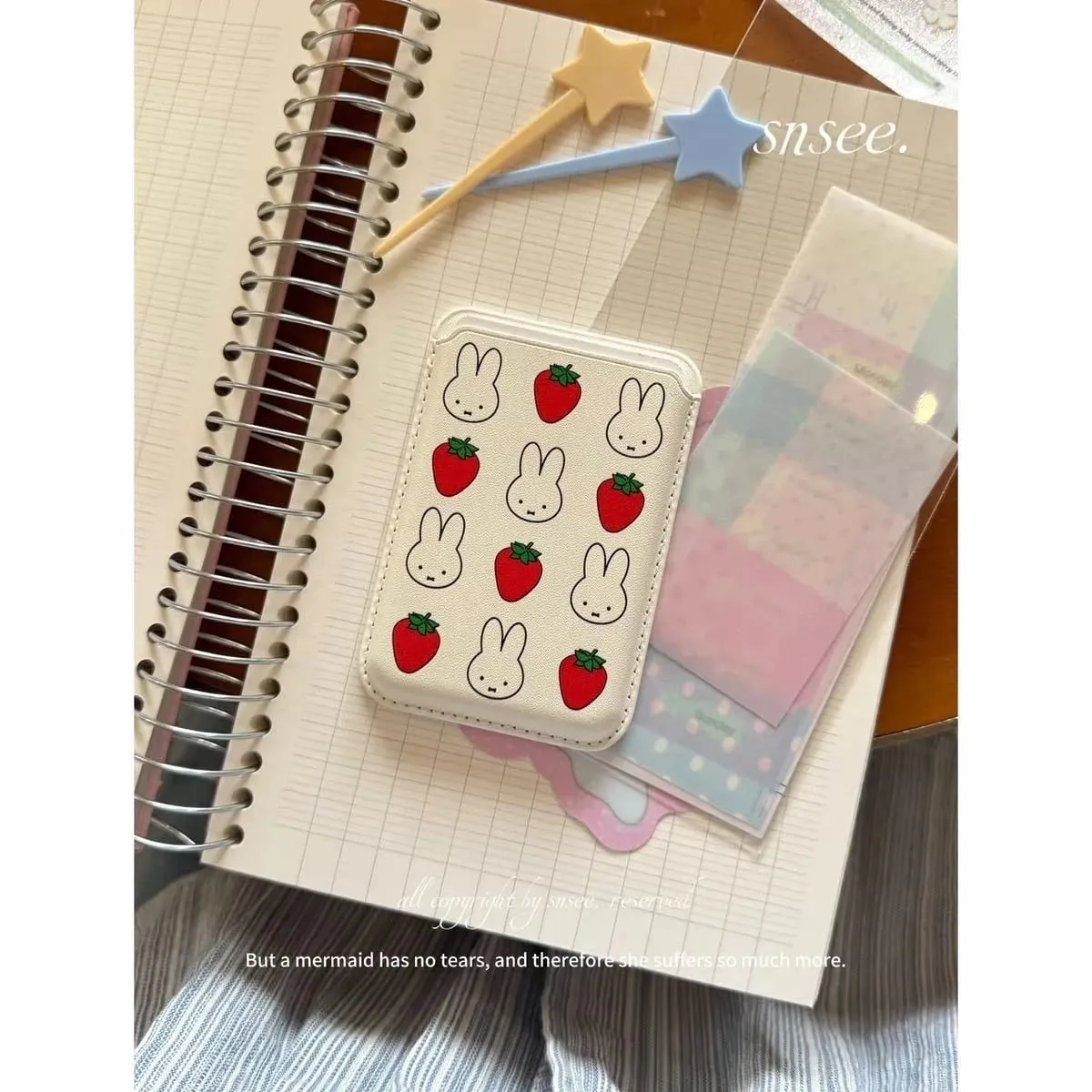 Kawaii Miffyกระต่ายแม่เหล็กกรณีน่ารักการ์ตูนสายสุนัข/Strawberry Miffyการ์ดเหมาะสำหรับ 16Promax 15Pro 14Plus
