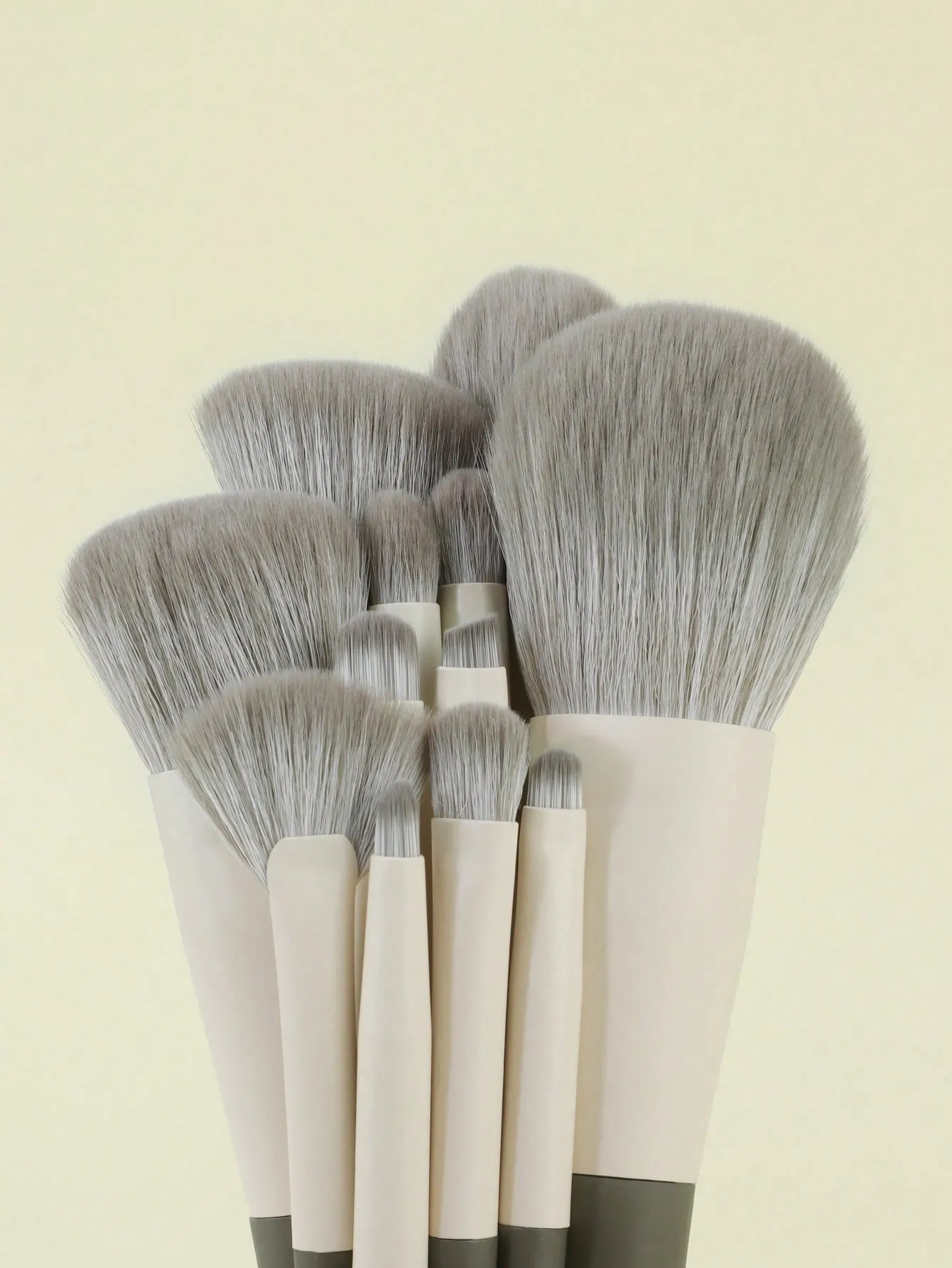10 Pcs Professional Makeup Brush Set Handle Soft Nylon Bristle Foundation Blush Powder Eyeshadow Cosmetic Make‑up Brushes Kit