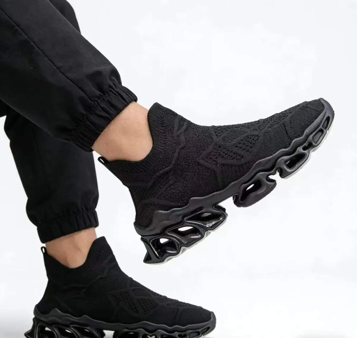 Men's Stylish Lightweight Casual Sneakers New Style Mesh Breathable Blade Sole Comfortable Fashionable Men's Footwear