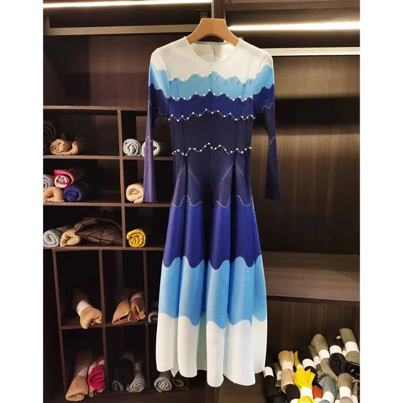Designed Women's Pleated Dress O-neck Loose Fit High-end Fashion Color Block Beaded Long Sleeve Famale Clothing 2DB6598