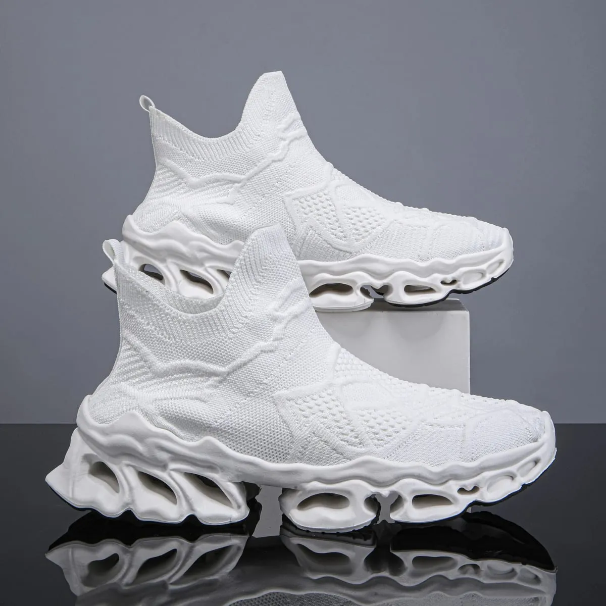 Men's Stylish Lightweight Casual Sneakers New Style Mesh Breathable Blade Sole Comfortable Fashionable Men's Footwear