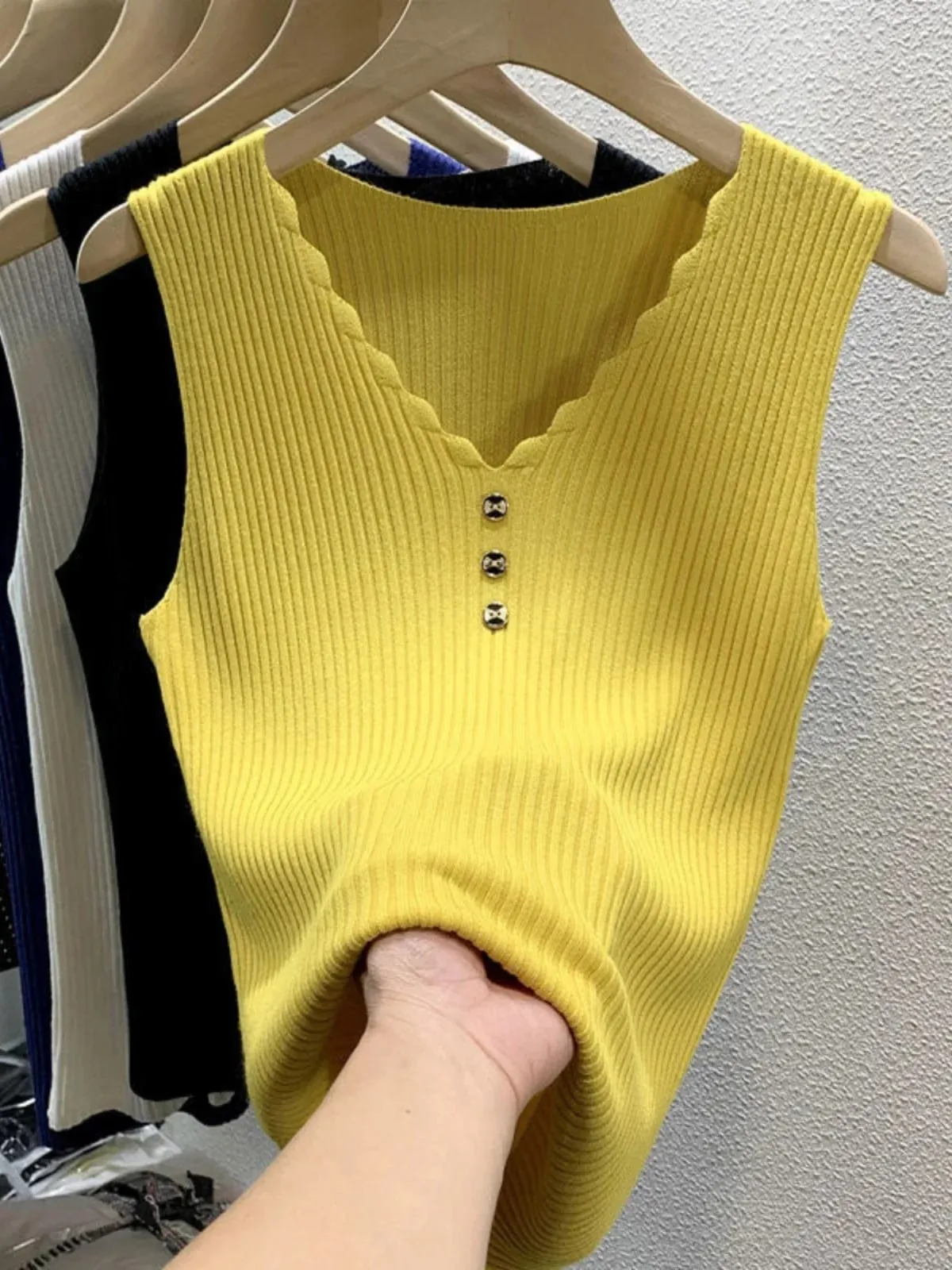 Ice Silk Knit Cami Top Women V Neck Sleeveless Slim Fit Elegant Tank Top Summer Outerwear Blazer Inner Layering Fashion Vest