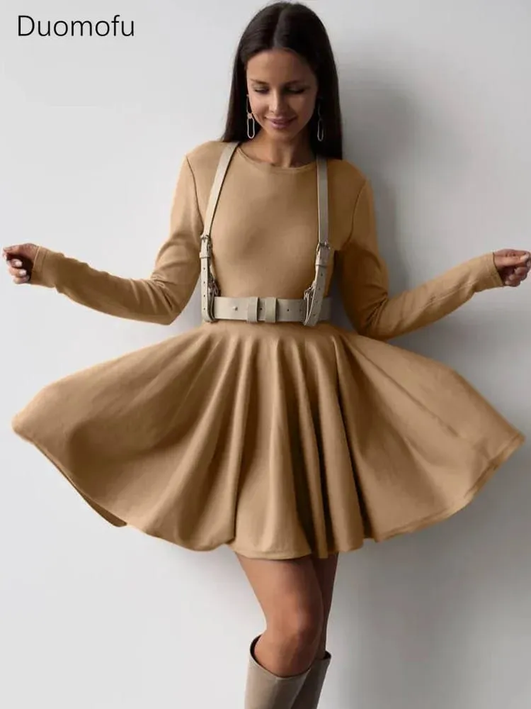 Duomofu Mini vestidos de punto para mujer Otoño Invierno Vestido suéter de manga larga Mujer elegante moda Slim una línea Vestido plisado Vestido