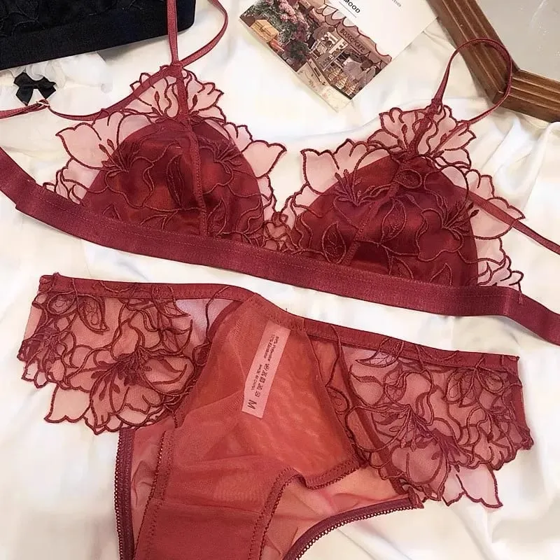 Sexy French Lace Bralette & Underwear Set Lightweight Wireless Triangle Cup Bra for Women Pure Elegant Small Boobs S-XL MOYISU